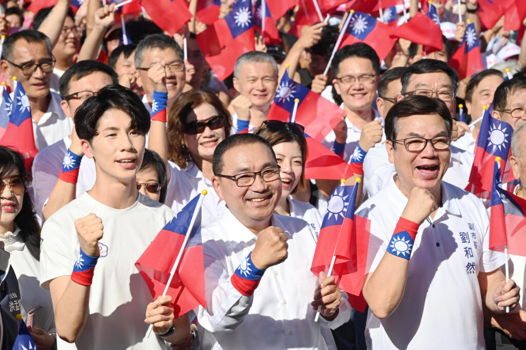 新北國慶升旗首度移師美術館 侯友宜:家庭幸福讓國家更有力量 10 %E4%BE%AF%E5%8F%8B%E5%AE%9C%E8%A1%A8%E7%A4%BA%EF%BC%8C%E4%BB%8A%E5%B9%B4%E7%9A%84%E5%9C%8B%E6%85%B6%E6%B4%BB%E5%8B%95%E7%89%B9%E5%88%A5%E7%B5%90%E5%90%88%E3%80%8C%E8%A6%AA%E5%AD%90%E5%AE%B6%E5%BA%AD%E6%97%A5%E3%80%8D%E6%96%BC%E6%96%B0%E5%8C%97%E5%B8%82%E7%BE%8E%E8%A1%93%E9%A4%A8%E8%88%89%E8%A1%8C