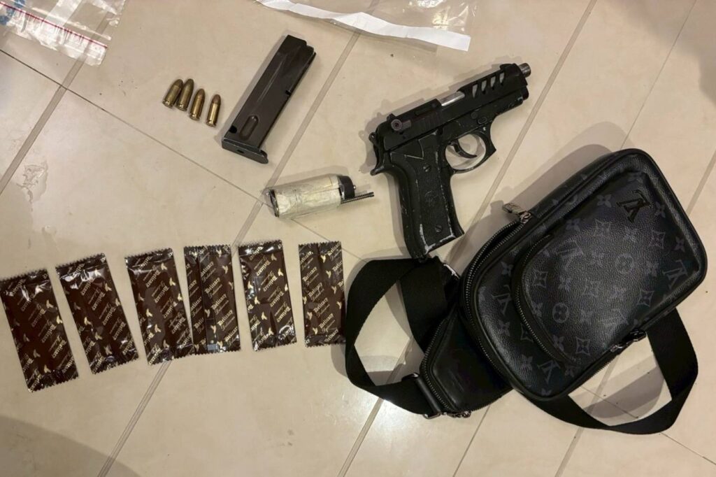 砍人案犯嫌棄車又變裝 南港警火速偵破槍毒併獲 7 MEITU 20251010 215554248