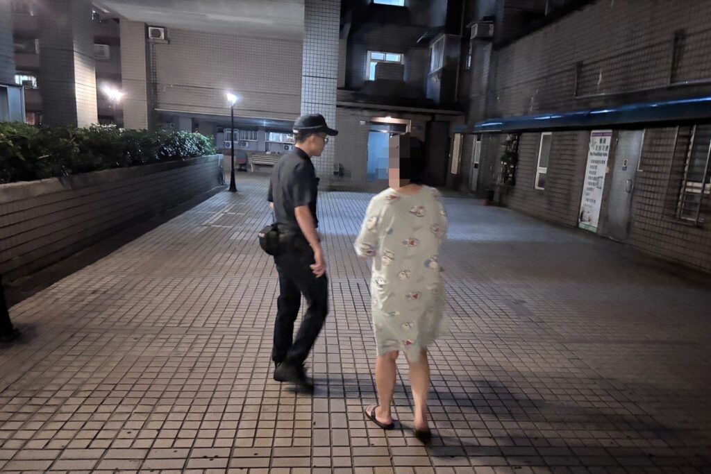 婦夜間社區遊蕩 暖警關懷助返家 4 MEITU 20251012 162730697