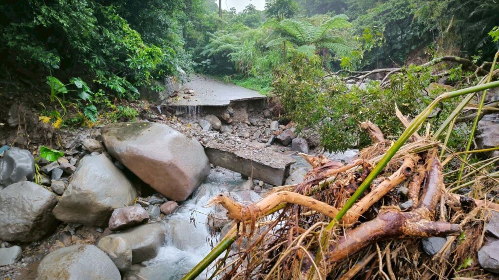 新北農業局山陀兒颱風復建已完工 恢復農路交通與農業安全 6 %E9%87%91%E5%B1%B1%E5%8D%80%E8%BE%B2%E8%B7%AF%E5%8F%8A%E9%87%8E%E6%BA%AA%E5%BE%A9%E5%BB%BA%E5%B7%A5%E7%A8%8B%E6%96%BD%E5%B7%A5%E5%89%8D