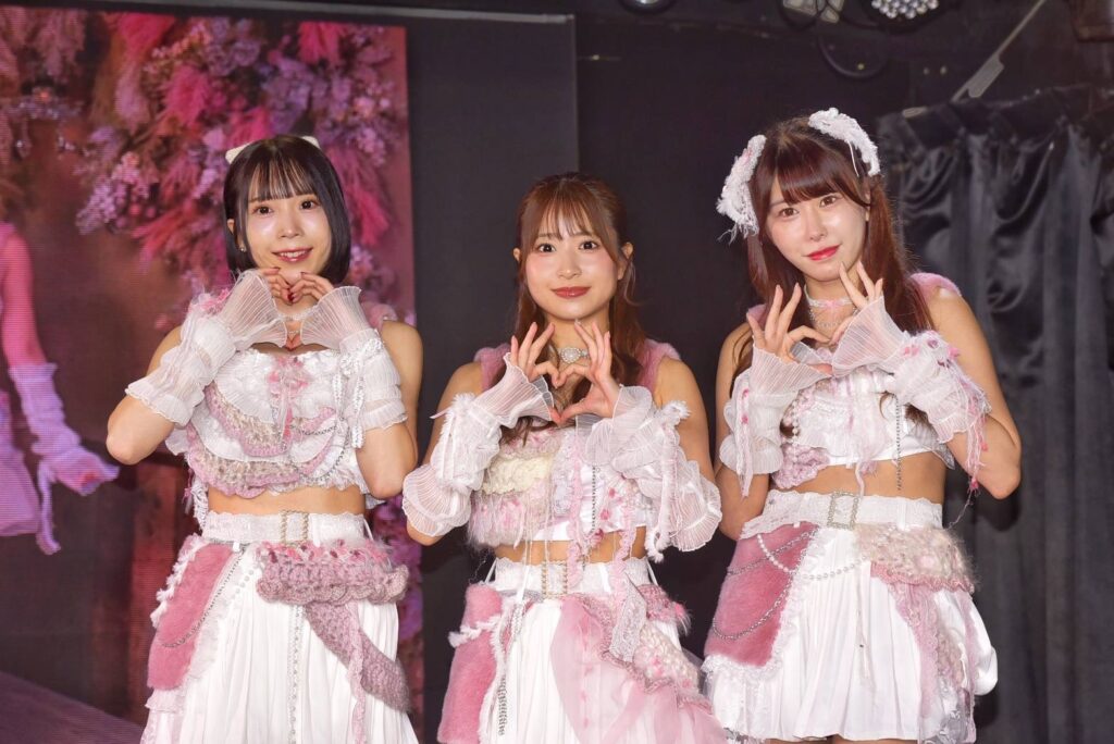 出道滿月即登上海外舞台!日本新生代偶像團體SORRY.IDOL(すみません。)首登台街頭零距離親自發放宣傳海報 3 S 199197067 0