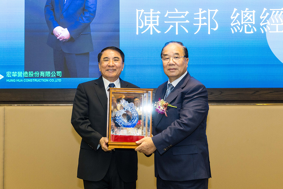 陳宗邦榮獲第12屆海洋貢獻獎頒獎現場冠蓋雲集 10 %E8%A8%B1%E6%B3%B0%E6%96%87%E6%A0%A1%E9%95%B7%E9%A0%92%E7%99%BC%E7%AC%AC12%E5%B1%86%E6%B5%B7%E6%B4%8B%E8%B2%A2%E7%8D%BB%E7%8D%8E%E4%BA%88%E5%AE%8F%E8%8F%AF%E7%87%9F%E9%80%A0%E9%99%B3%E5%AE%97%E9%82%A6%E7%B8%BD%E7%B6%93%E7%90%86