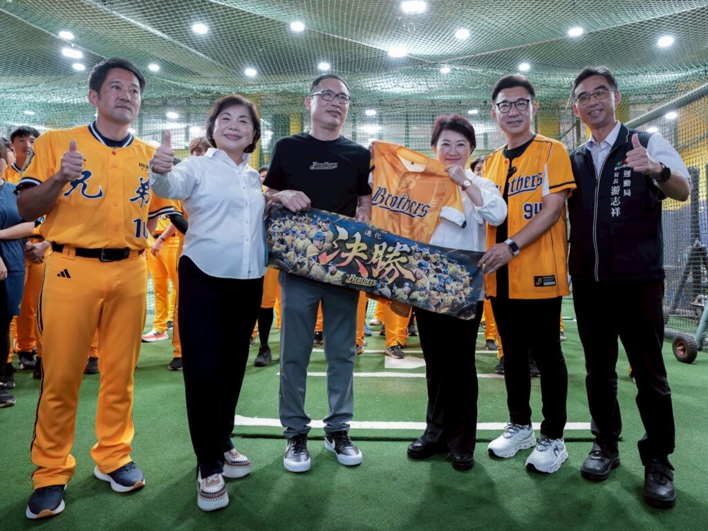 中信兄弟決勝中職總冠軍 盧秀燕鼓勵邁「象」二連霸 4 2025%E4%B8%AD%E8%8F%AF%E8%81%B7%E6%A3%92%E7%B8%BD%E5%86%A0%E8%BB%8D%E8%B3%BD %E4%B8%AD%E4%BF%A1%E5%85%84%E5%BC%9F%E8%B3%BD%E5%89%8D%E5%8A%A0%E6%B2%B9%E8%87%B4%E6%84%8F 251015 8 0