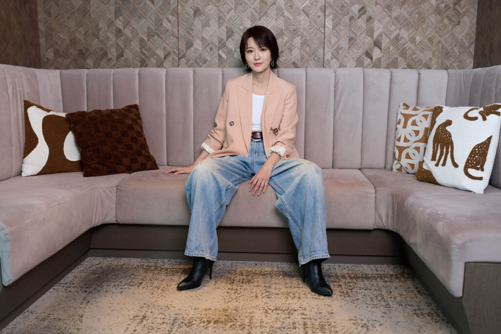 「療癒系天后」出道 25 年首攻北流 17年沒見粉絲喊:我出現在台上就是驚喜 1 2025.10.20 %E8%94%A1%E6%B7%B3%E4%BD%B3 101%E5%B9%B3%E9%9D%A2%E9%A4%90%E6%9C%830324