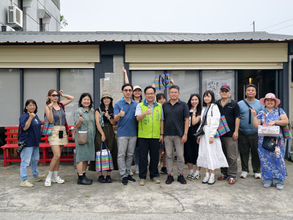 金牌農村展實力!臺南市政府農業局攜手媒體、意見領袖深度體驗農村創生成果 13 %E8%87%BA%E5%8D%97%E5%B8%82%E8%BE%B2%E6%A5%AD%E5%B1%80%E8%BE%B2%E5%9C%B0%E7%AE%A1%E7%90%86%E5%B7%A5%E7%A8%8B%E7%A7%91%E9%BB%83%E7%82%B3%E8%80%80%E7%A7%91%E9%95%B7%E5%B7%A6%E5%85%AD%E9%82%80%E8%AB%8B%E5%AA%92%E9%AB%94%E8%88%87%E9%83%A8%E8%90%BD%E5%AE%A2%E5%AF%A6%E5%9C%B0%E8%B5%B0%E8%A8%AA%E8%87%BA%E5%8D%97%E9%87%91%E7%89%8C%E8%BE%B2%E6%9D%91 1024x768 1