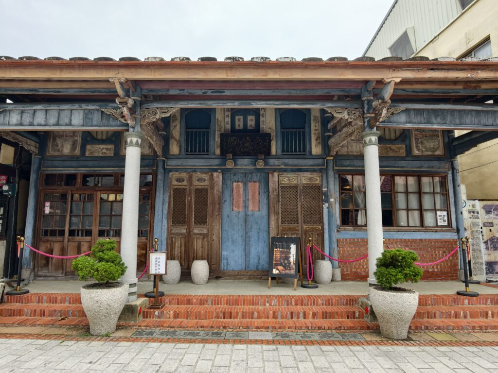 金牌農村展實力!臺南市政府農業局攜手媒體、意見領袖深度體驗農村創生成果 14 %E8%87%BA%E5%8D%97%E5%BE%8C%E5%A3%81%E7%9A%84%E8%8F%81%E5%AF%AE%E8%80%81%E8%A1%97%E6%98%AF%E5%8F%B0%E5%8A%87%E4%BF%97%E5%A5%B3%E9%A4%8A%E6%88%90%E8%A8%98%E7%9A%84%E6%8B%8D%E6%94%9D%E5%A0%B4%E6%99%AF 1024x768 1