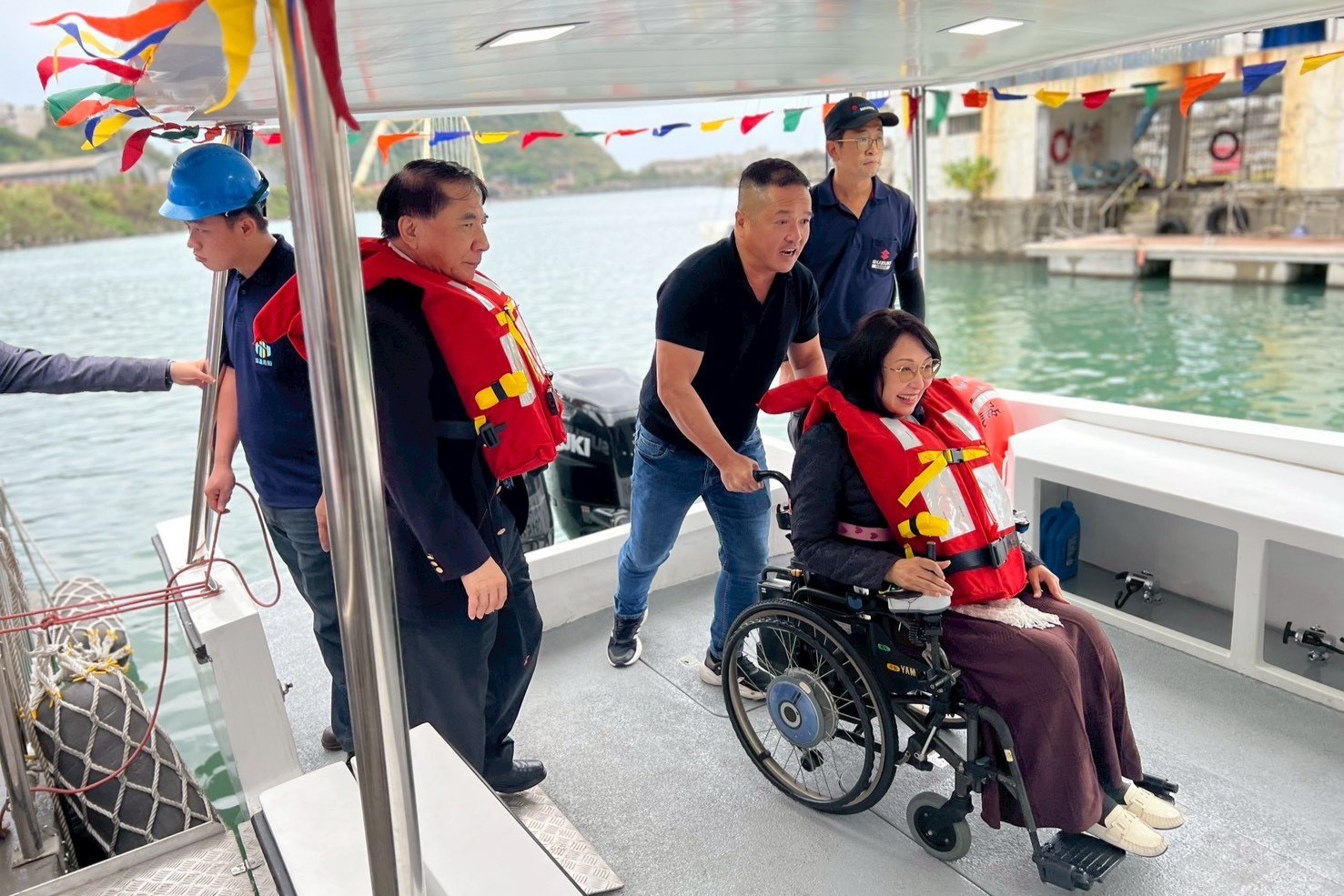 海大「向洋一號」遊艇 打造有愛無礙海洋城市 8 %E3%80%8C%E5%90%91%E6%B4%8B%E4%B8%80%E8%99%9F%E3%80%8D%E8%AE%93%E8%BA%AB%E9%9A%9C%E4%BA%BA%E5%A3%AB%E4%B9%9F%E8%83%BD%E5%AE%89%E5%85%A8%E4%B8%94%E8%87%AA%E5%9C%A8%E5%9C%B0%E8%A6%AA%E8%BF%91%E6%B5%B7%E6%B4%8B