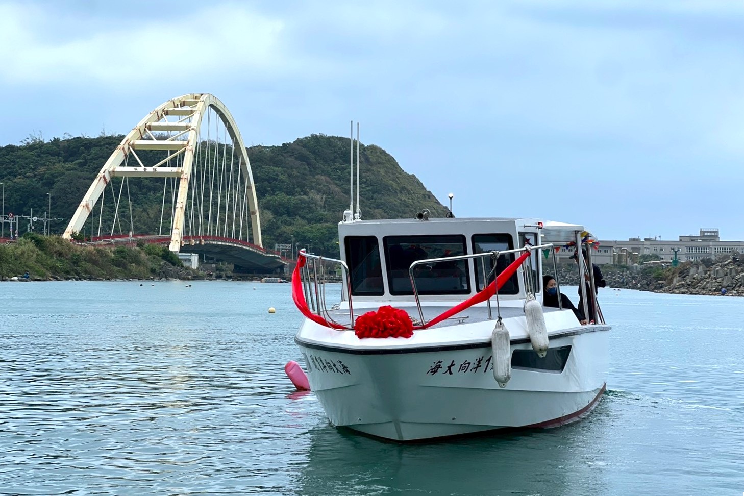 海大「向洋一號」遊艇 打造有愛無礙海洋城市 5 %E5%85%A8%E8%87%BA%E9%A6%96%E8%89%98%E4%BB%A5%E7%84%A1%E9%9A%9C%E7%A4%99%E9%AB%94%E9%A9%97%E7%82%BA%E6%A0%B8%E5%BF%83%E7%90%86%E5%BF%B5%E8%A8%AD%E8%A8%88%E5%BB%BA%E9%80%A0%E7%9A%84%E3%80%8C%E5%90%91%E6%B4%8B%E4%B8%80%E8%99%9F%E3%80%8D%E9%81%8A%E8%89%87%E6%AD%A3%E5%BC%8F%E5%95%9F%E8%88%AA