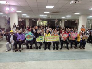 榮民之家、板橋郵局關懷臺灣社會系列活動 重陽節關懷獨居長者活動 2 1944702 300x225 1