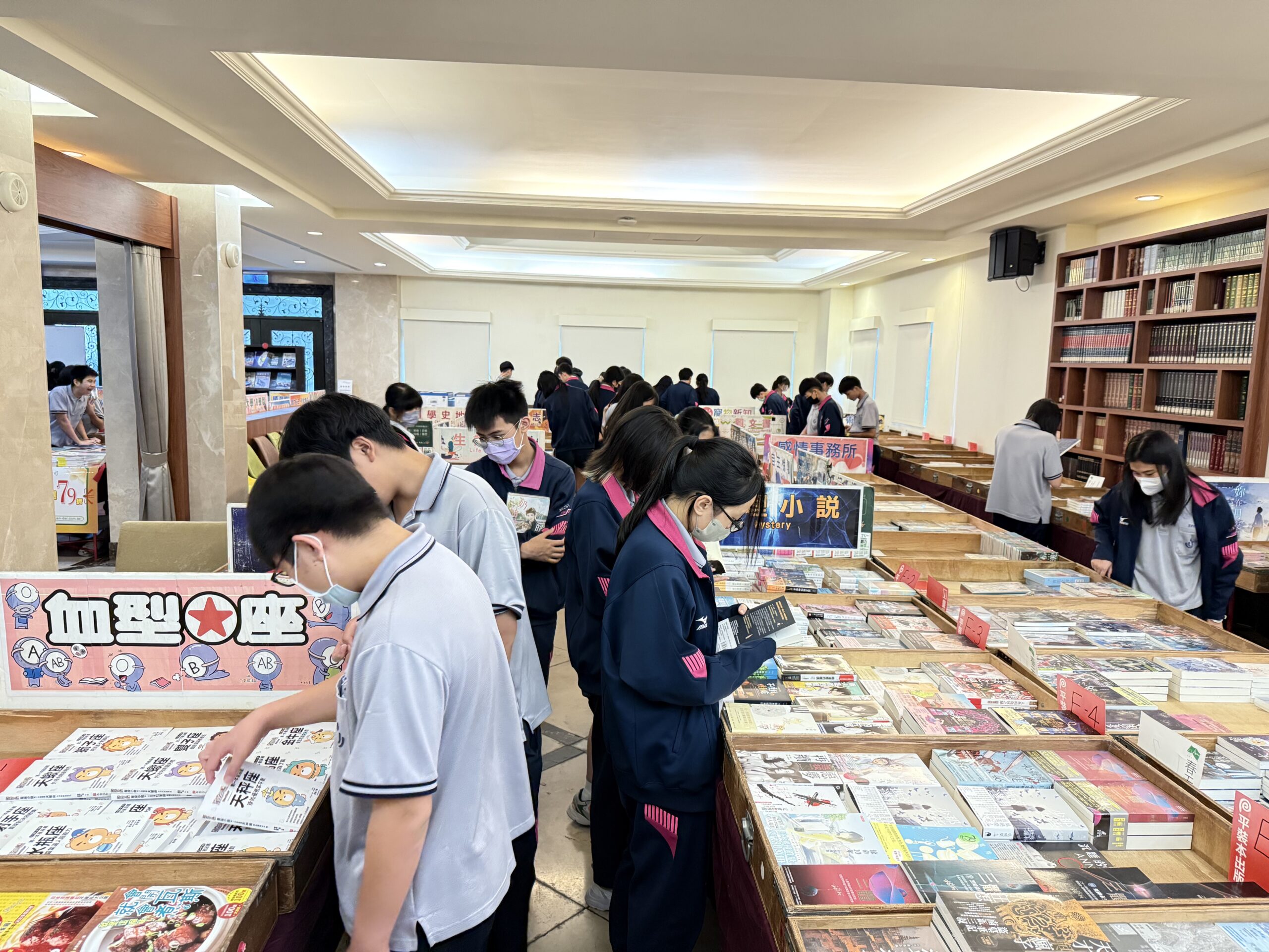 二信高中「自主悅讀」圖書展啟動學生閱讀生命力 4 5BD00F72 4C05 4A56 AAE7 4484A4987D82 scaled