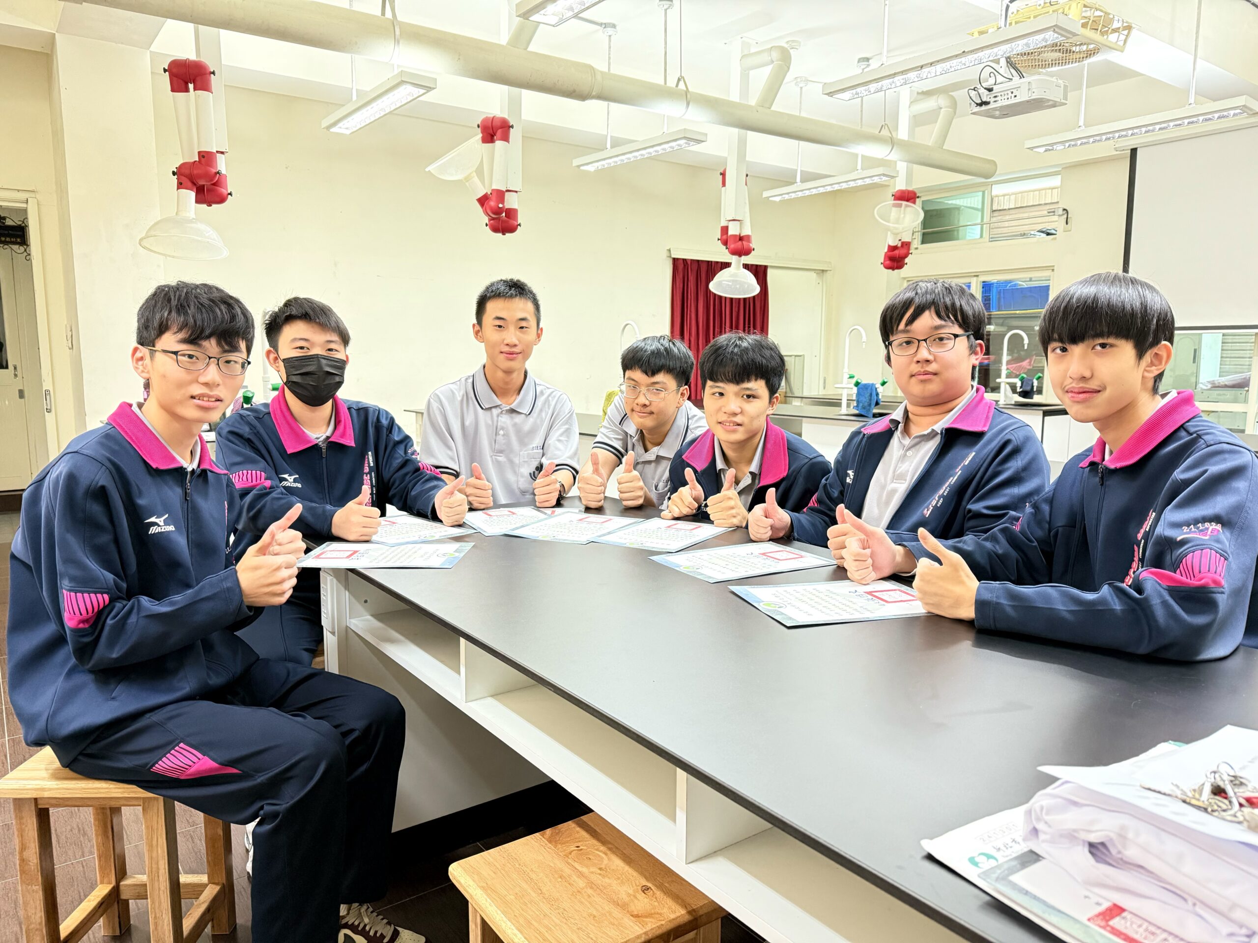 二信高中新北區數理及資訊學科能力競賽成績亮眼 37 S 74965066 scaled