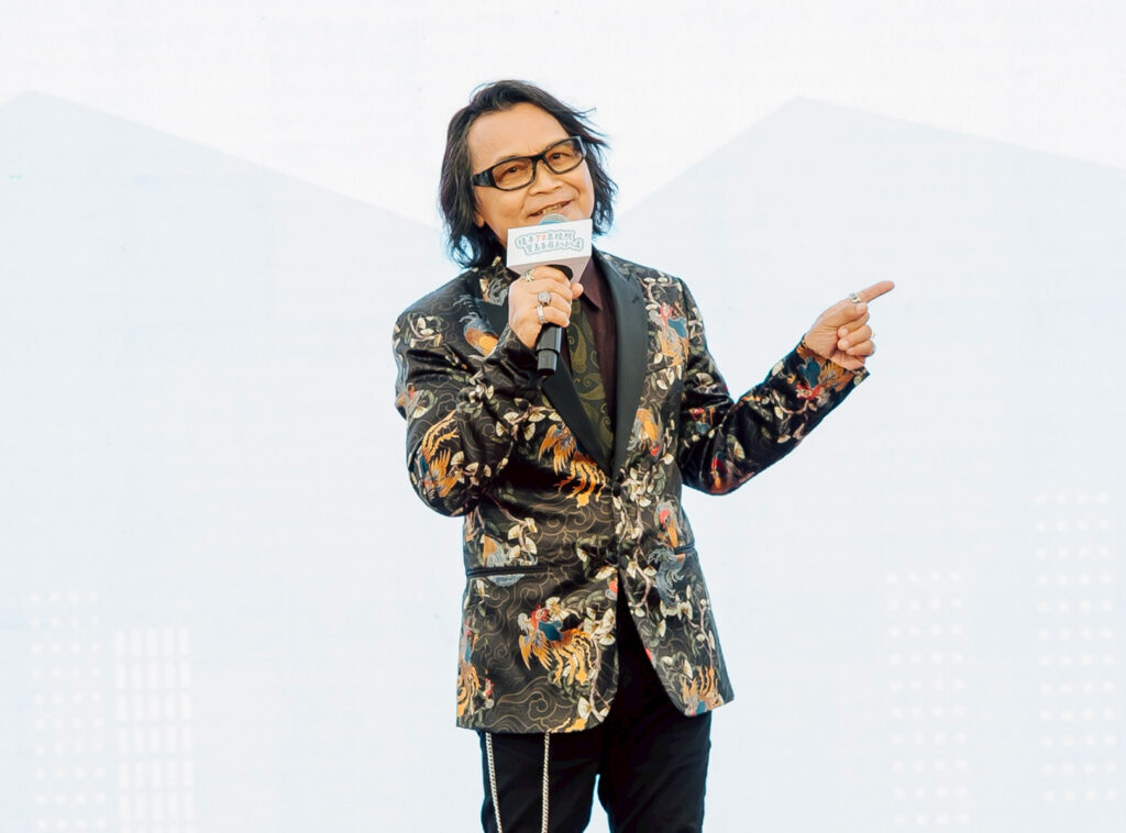 雙金歌王出馬!沈文程代言交通部高齡換照新制 帥氣載部長登場 22 6bcc4239 4315 4702 9f0a c5a4b8feab08 0 1024x758 1