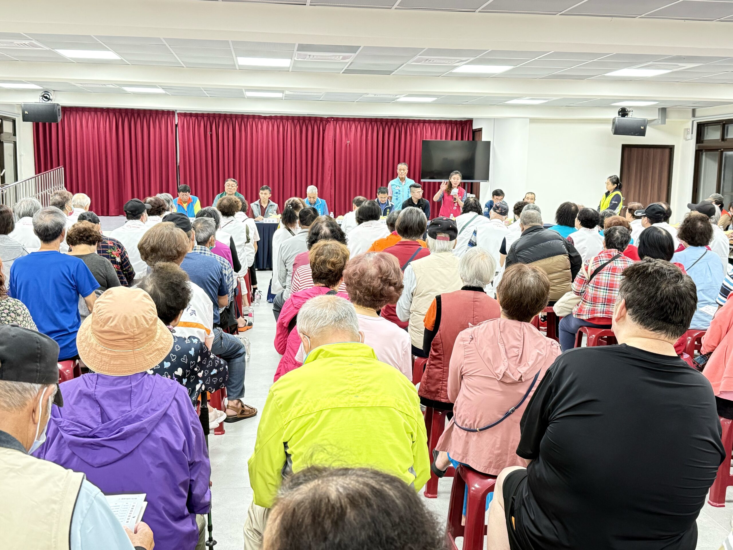 五福里召開里民大會共同爭取社區停車場 提升居住安全及品質 3 S 75096090 scaled