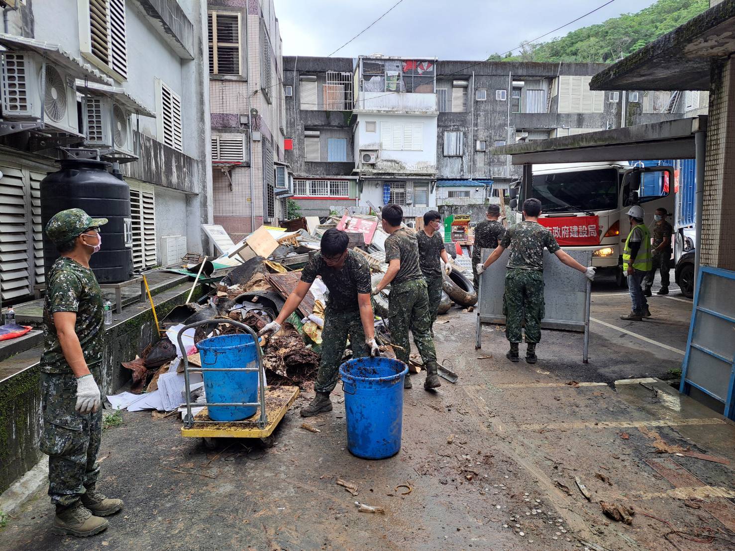 202廠支援陸軍蘭陽指揮部 執行蘇澳地區暴雨災後復原工作 38 205703