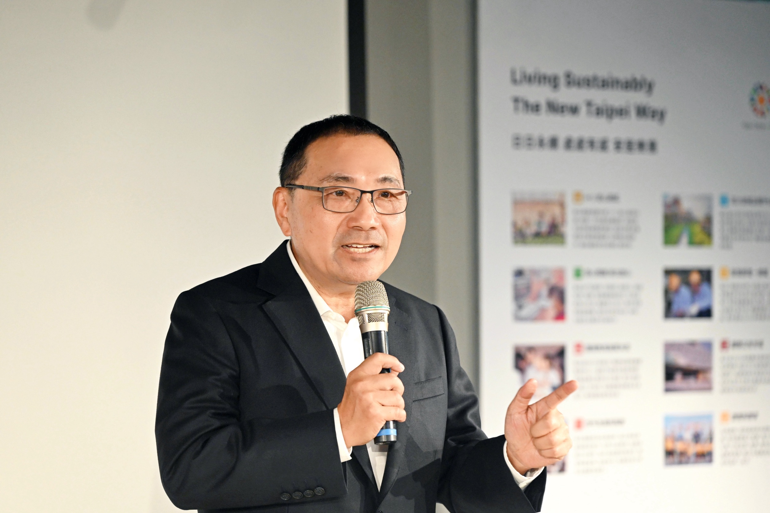 新北今發布2025 VLR永續發展報告 侯友宜:從日常落實永續發展 26 %E4%BE%AF%E5%8F%8B%E5%AE%9C%E8%AA%AA%E5%B8%82%E5%BA%9C%E4%B9%9F%E4%BB%A5%E8%B7%A8%E5%9F%9F%E5%90%88%E4%BD%9C%E6%A8%A1%E5%BC%8F%E6%8E%A8%E5%8B%95%E6%B0%B8%E7%BA%8C%E7%99%BC%E5%B1%95%E7%82%BA%E6%B0%91%E7%9C%BE%E7%88%AD%E5%8F%96%E7%A7%92%E7%A7%92%E5%BF%85%E7%88%AD%E7%9A%84%E9%BB%83%E9%87%91%E6%99%82%E9%96%93