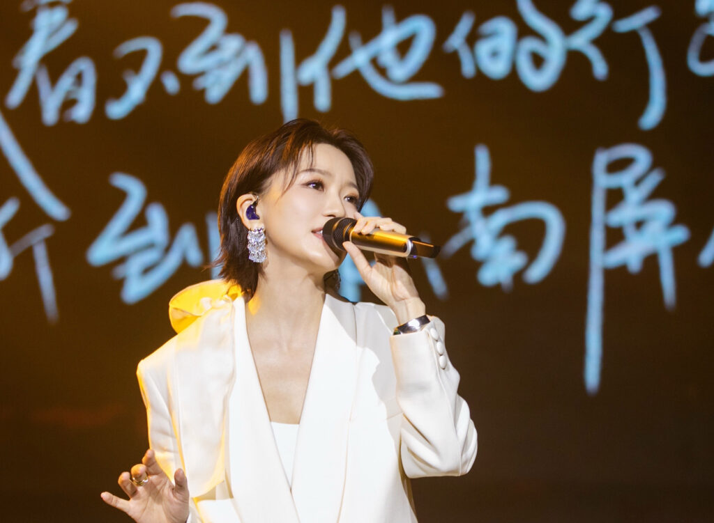 出道日撞上25週年!蔡淳佳廣州「紀念日首站」炸場 11 %E6%A9%AB%E5%9C%96%E7%89%87 20251116205152 361 56 1024x751 1