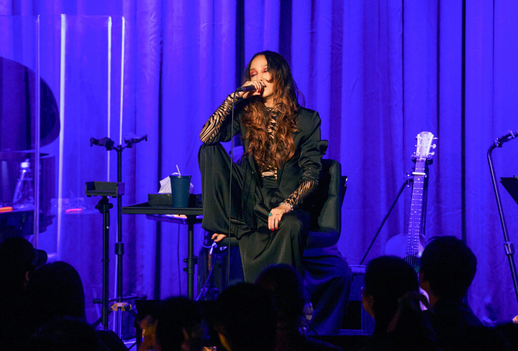 中島美嘉赤腳衝開箱Billboard Live TAIPEI!天后90度鞠躬萌到全場失控 7 AAACCC02695 1 1024x695 1