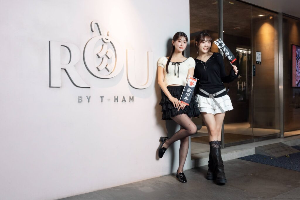 RÒU BY T-HAM 推出「秋田牛限定套餐」 超人氣藝人阿部瑪利亞搶先開箱 36 %E5%B7%A6%E8%B5%B7%E9%98%BF%E9%83%A8%E7%91%AA%E5%88%A9%E4%BA%9E%E6%9D%8E%E9%87%87%E6%BD%94%E5%8F%97%E9%82%80%E6%90%B6%E5%85%88%E9%96%8B%E7%AE%B1%E7%A7%8B%E7%94%B0%E7%89%9B%E9%99%90%E5%AE%9A%E5%A5%97%E9%A4%90 1024x683 1