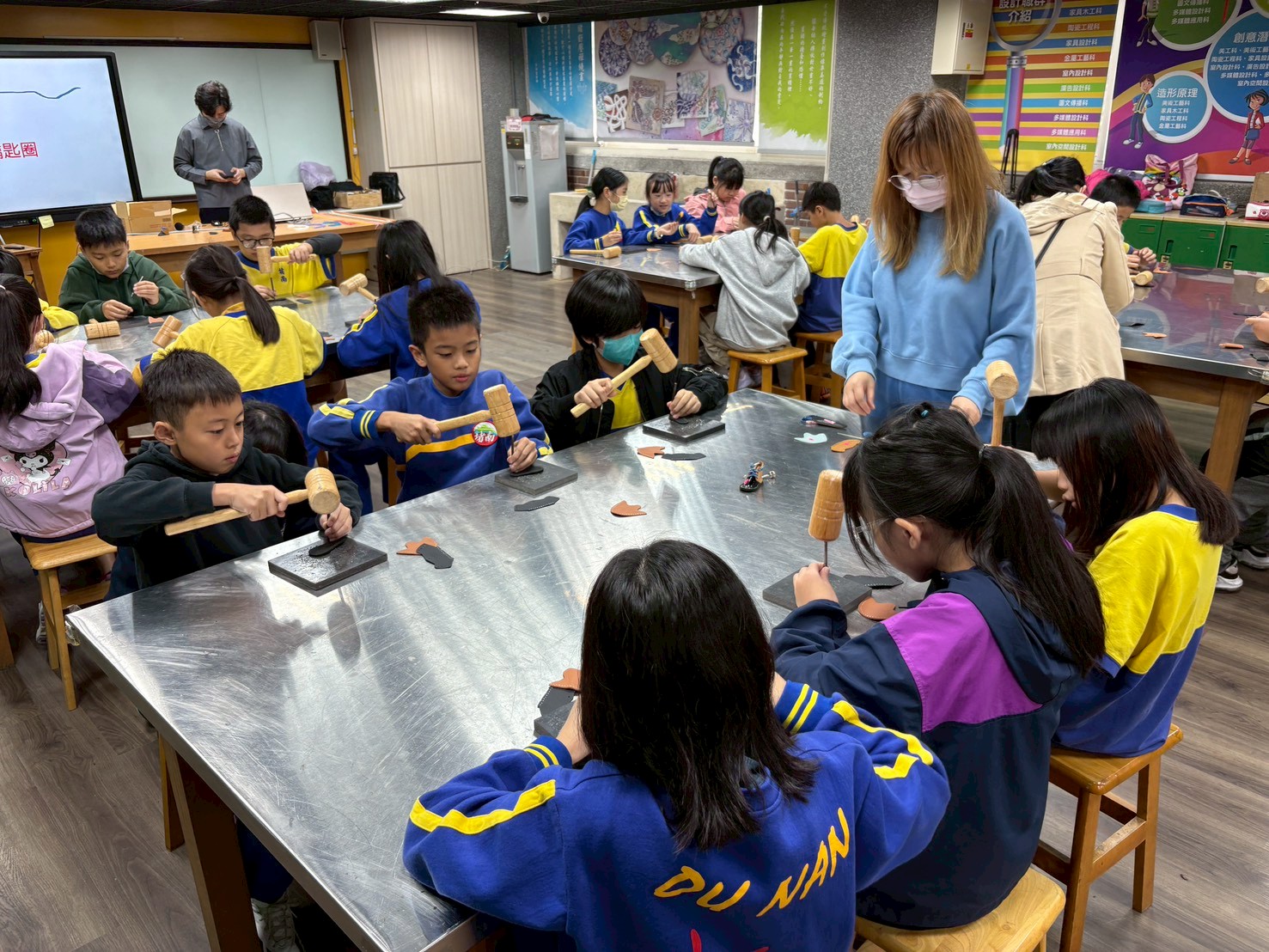 堵南國小赴明德國中職業試探體驗製鞋技藝收穫滿行囊 5 586113493 1307793574716187 4483029577643533736 n
