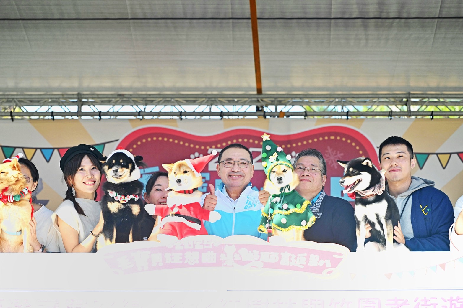 帶毛寶貝同遊新北歡樂耶誕城! 侯友宜:10大寵物遊具免費玩 8 %E6%96%B0%E5%8C%97%E5%B8%82%E9%95%B7%E4%BE%AF%E5%8F%8B%E5%AE%9C%E8%87%B3%E6%9D%BF%E6%A9%8B%E8%BB%8A%E7%AB%99%E7%AB%99%E5%89%8D%E5%BB%A3%E5%A0%B4%E5%8F%83%E8%88%872025%E6%AF%9B%E5%AF%B6%E8%B2%9D%E7%8B%82%E6%83%B3%E6%9B%B2%E6%A8%82%E9%81%8A%E8%80%B6%E8%AA%95%E8%B6%B4