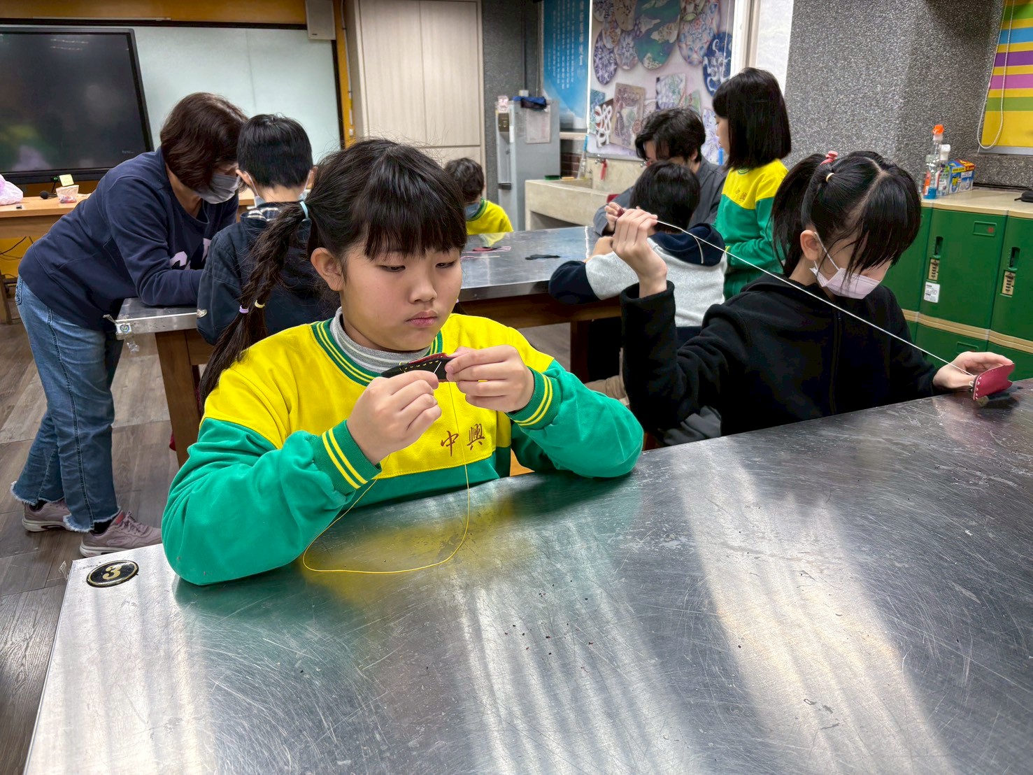 明德國中職探中心傳承製鞋技藝創新幸福產業 23 594005383 1319140716914806 1324987709134897678 n