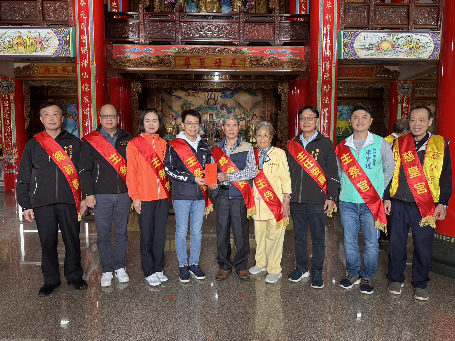 香火情化環保力 樹林山佳慈皇宮捐清潔車輛 助力清潔隊守護環境 10 %E6%96%B0%E5%8C%97%E5%B8%82%E7%A8%8B%E5%A4%A7%E7%B6%AD%E5%B1%80%E9%95%B7%E4%BB%A3%E8%A1%A8%E5%B8%82%E5%BA%9C%E8%87%B4%E8%B4%88%E9%A6%99%E6%B2%B9%E9%8C%A2