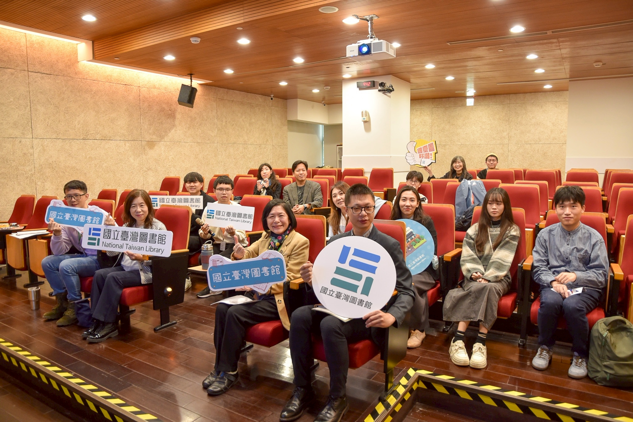 「114年國內訪問學人專題發表」推動台灣學術發展 17 %E5%B0%88%E9%A1%8C%E7%99%BC%E8%A1%A8%E7%8F%BE%E5%A0%B4%E5%90%88%E5%BD%B1