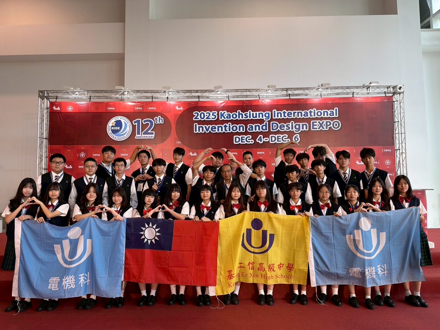 張允睿勇敢選擇自己所愛「用愛發光」 10 S 238927992