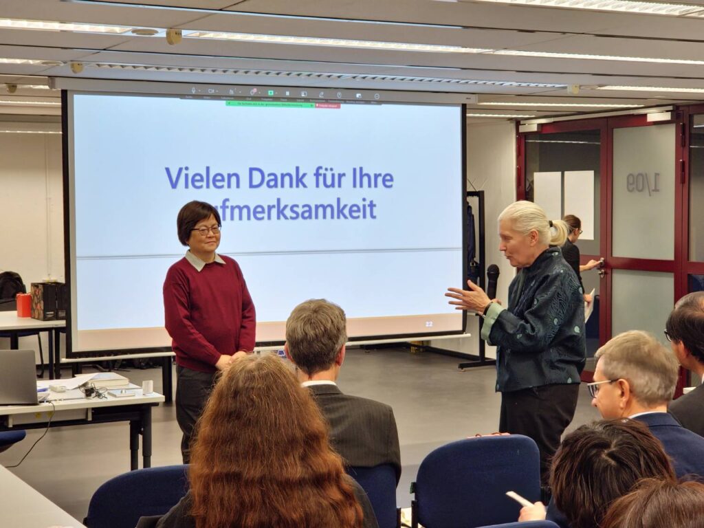國臺圖攜手德國波鴻魯爾大學 從17世紀航海視野讓世界看見臺灣 21 %E6%96%87%E8%97%BB%E5%A4%96%E8%AA%9E%E5%A4%A7%E5%AD%B8%E5%BC%B5%E5%AE%88%E6%85%A7%E6%95%99%E6%8E%88%E6%96%BC%E3%80%8A%E6%9D%B1%E5%8D%B0%E5%BA%A6%E6%97%85%E9%81%8A%E8%A6%8B%E8%81%9E%E3%80%8B%E6%96%B0%E6%9B%B8%E7%99%BC%E8%A1%A8%E6%9C%83%E4%BB%8B%E7%B4%B9%E5%85%A7%E5%AE%B9