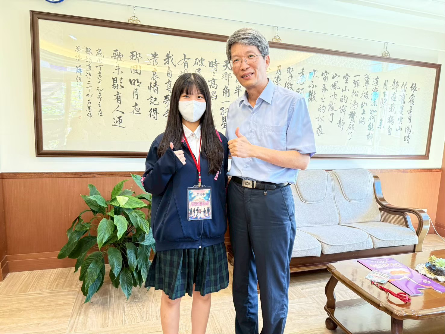 二信高中校園記者呂亞靜用熱情成就自己的人生舞台 20 LINE ALBUM 1141003%E6%A0%A1%E9%95%B7%E6%8E%88%E8%AD%89 251215 1