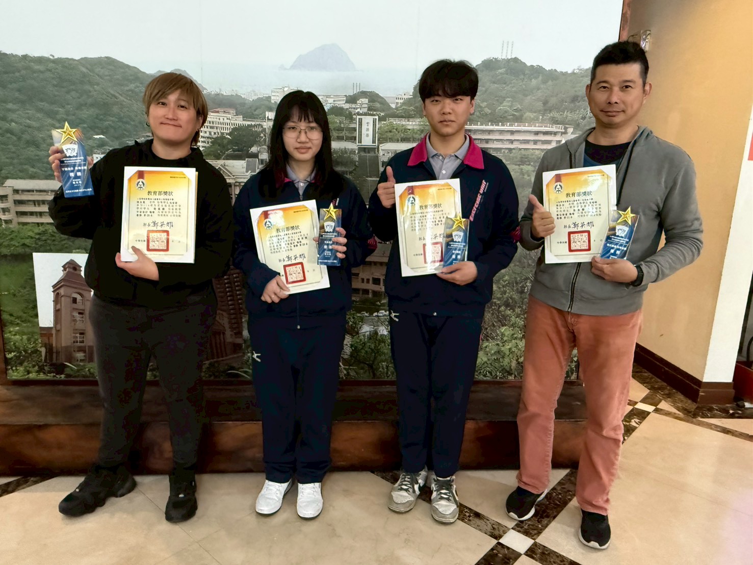 二信高中全國商業類技藝競賽六職種全壘打優勝 23 LINE ALBUM 1141216%E6%8A%80%E8%97%9D%E7%AB%B6%E8%B3%BD 251217 1