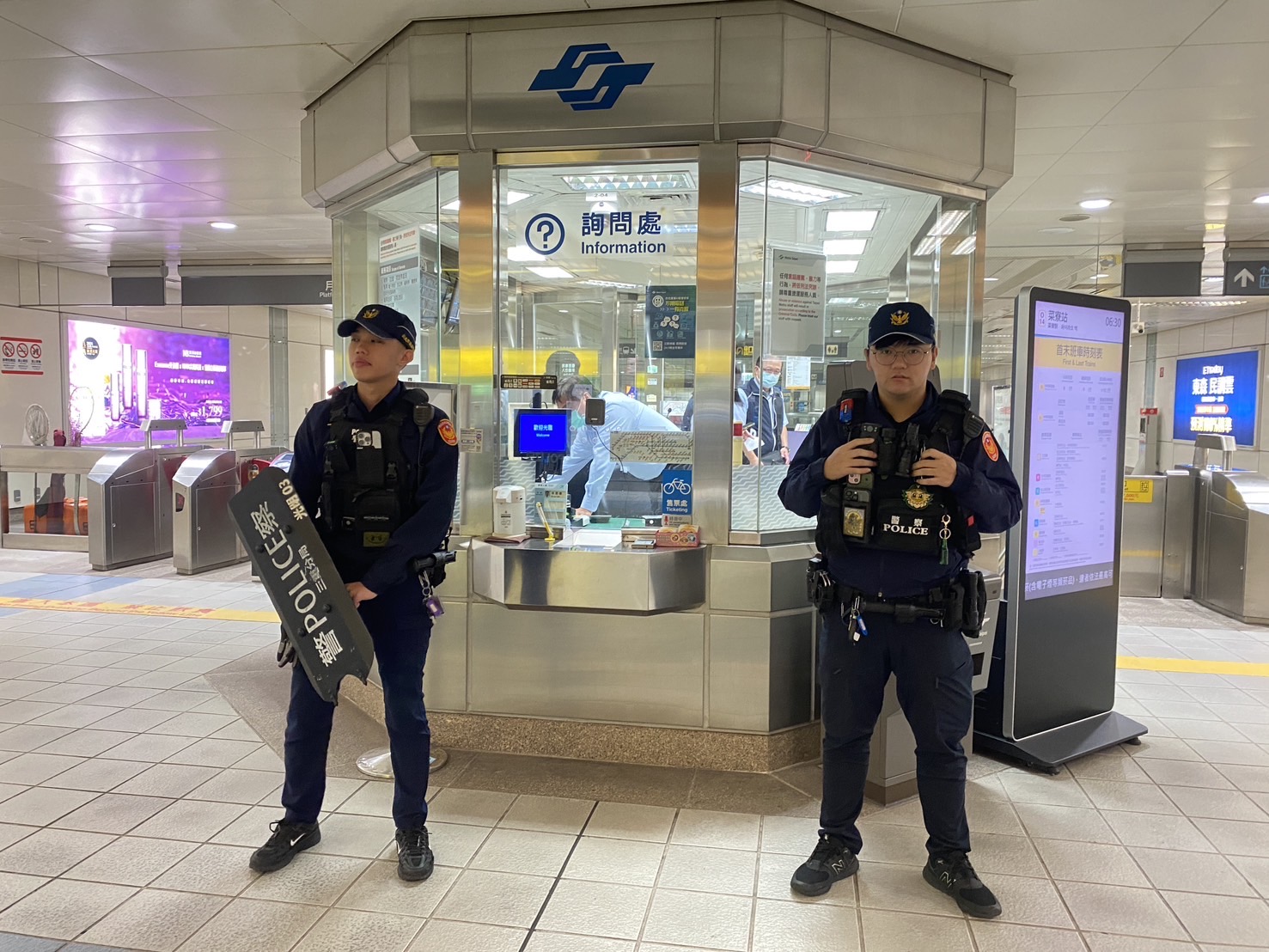 三重分局秉持「超前部署、主動防制」原則 強化捷運及公共場所維安 28 S 36962923