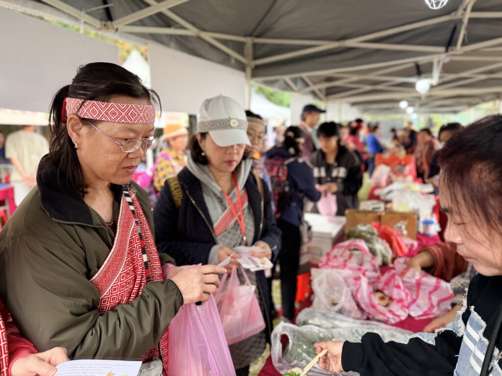 德拉楠伴手禮成果發表 文化扎根三年 開啟部落產業自主新頁 5 S 311320610 1024x768 1