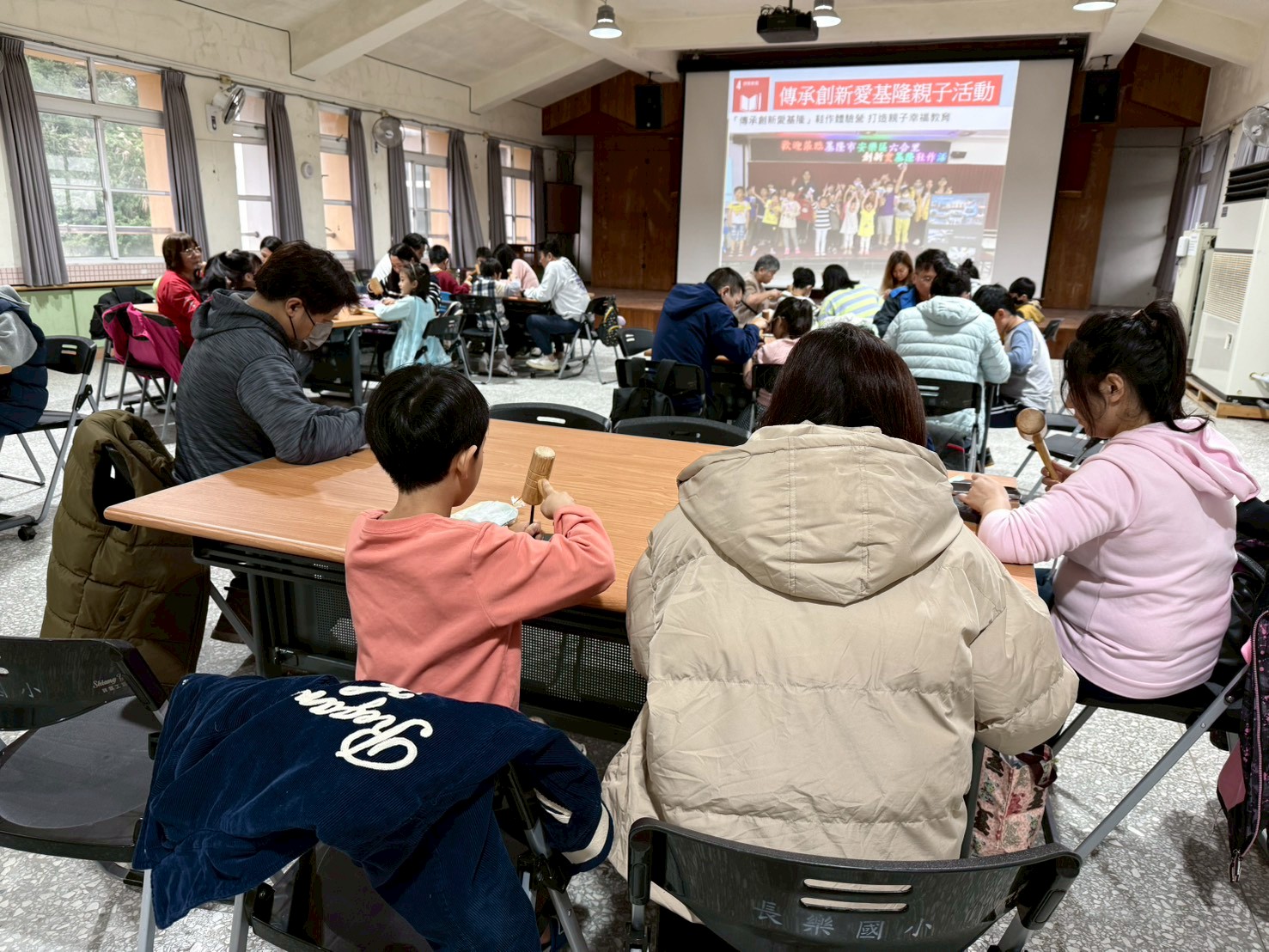 二信高中攜手長樂國小舉辦親子鞋作生命課程體驗活動 4 LINE ALBUM 1141221%E9%95%B7%E6%A8%82%E5%9C%8B%E5%B0%8F%E9%9E%8B%E4%BD%9C 251221 10