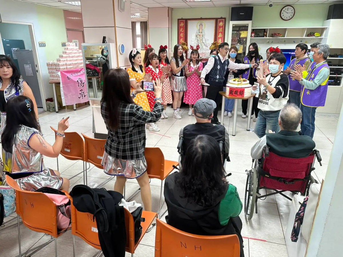 基隆教育處攜手為愛傳承關懷協會走進護理之家歲末送暖 基隆教育處攜手為愛傳承關懷協會走進護理之家歲末送暖