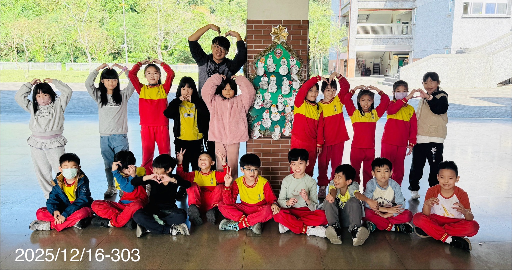 深澳國小親師生共創有愛環保聖誕樹 26 605229671 25866105536412329 5492262089520385755 n