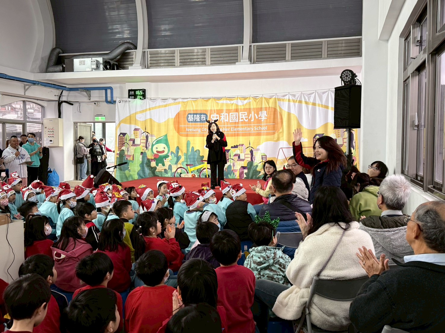 中和國小「中和之星」展演 以 SEL打造發光舞台 10 LINE ALBUM 1141227%E4%B8%AD%E5%92%8C%E4%B9%8B%E6%98%9F%E6%88%90%E6%9E%9C%E7%99%BC%E8%A1%A8%E6%9C%83 251227 12