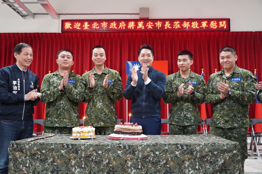 蔣萬安親赴宜蘭金六結營區提前拜年慰問650名臺北市役男 8 a723ea0a 0583 4d8b 9b13 c94bca0d9851 1024x683 1