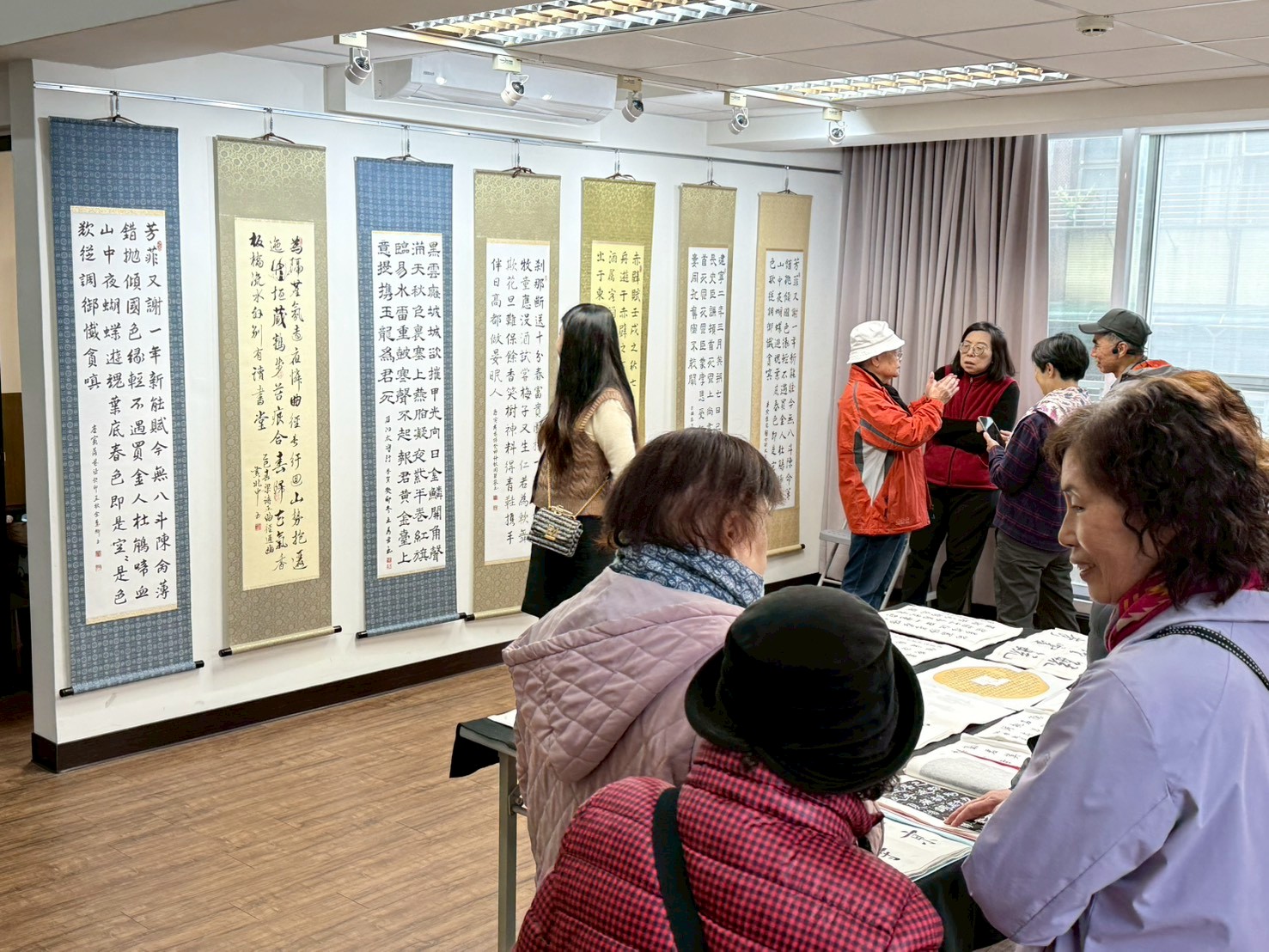 自強里書法班成果展暨發送春聯活動熱鬧溫馨喜氣洋洋 11 LINE ALBUM 1150121%E9%80%81%E6%98%A5%E8%81%AF 260121 2