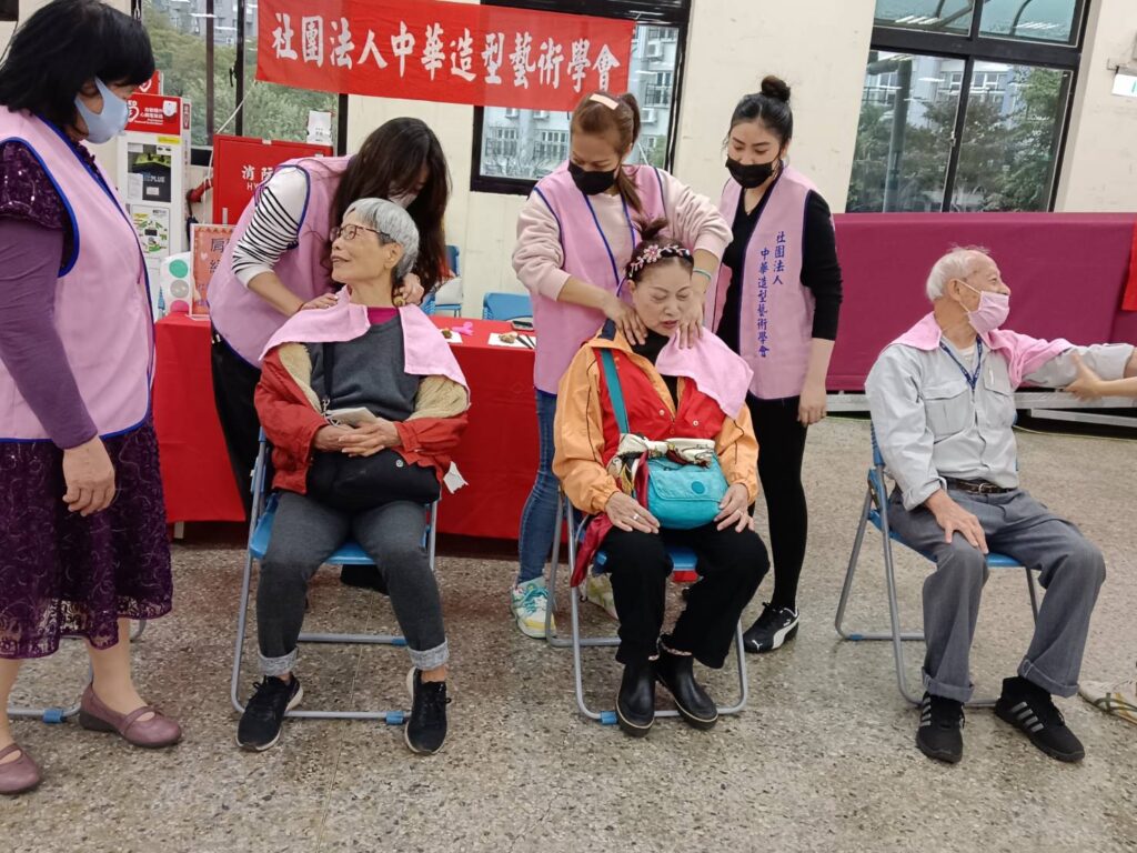 中和區獨老圍爐 各界傳愛幸福送暖 14 S 36864006 1024x768 1