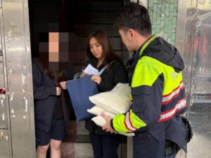 基警寒冬送溫暖 讓弱勢家庭好過年 27 MEITU 20260201 120625344 300x225 1