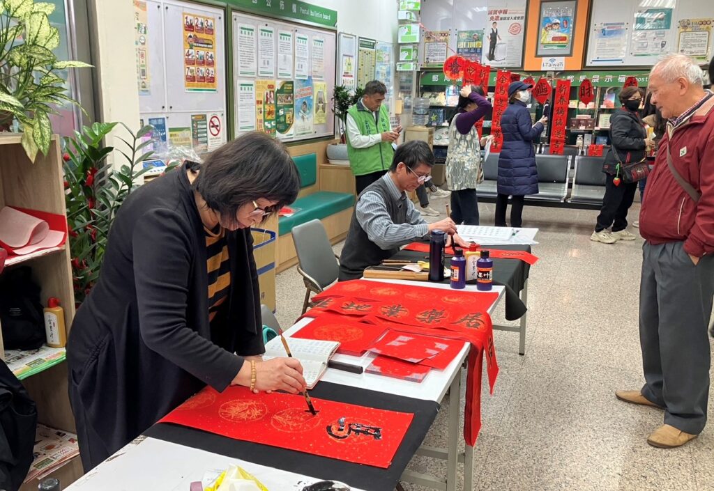 名家春聯墨寶免費送!竹郵連四日「迎新春送春聯」與鄉親共享喜氣 31 115020331 1024x705 1