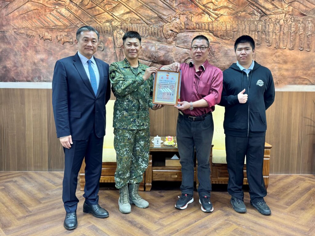 台南軍服站王健源顧問 慰勞陸軍砲訓部及憲兵隊辛勞 7 S 9322590 0 1024x767 1