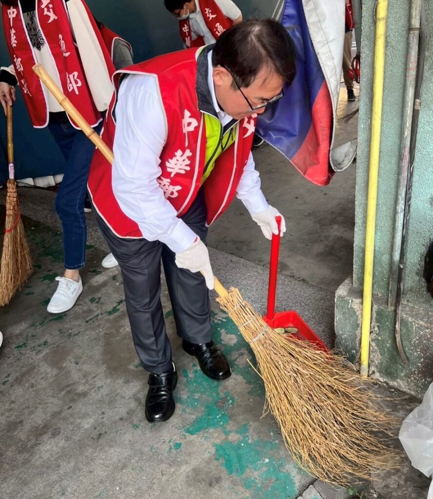 除舊佈新迎新春!新竹郵局辦理「清淨家園」整理市容 21 115020421 888x1024 1
