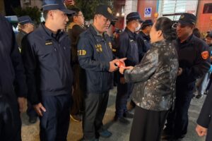 縣長徐榛蔚蒞臨吉安分局春節慰問 感謝警消與協勤民力守護鄉里安全 52 MEITU 20260209 220004038 300x200 1