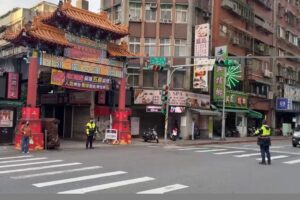 農曆春節平安拜好年 萬華警分局彈性管制 龍山寺 周邊道路 維護行人安全與交通順暢 70 MEITU 20260211 153629538 300x200 1