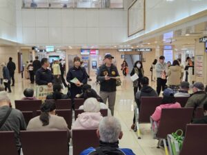 基四警結合醫療院所防詐宣導 提高銀髮族群識詐和阻詐 6 1770981791327 300x225 1