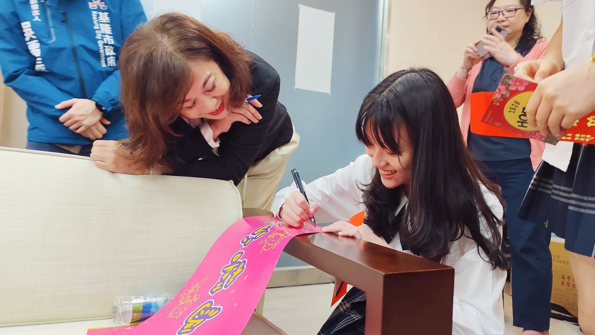 基隆暖中生與市府公民座談 孩子表現感動家長 10 634881662 26013271748336307 8406747588527775258 n