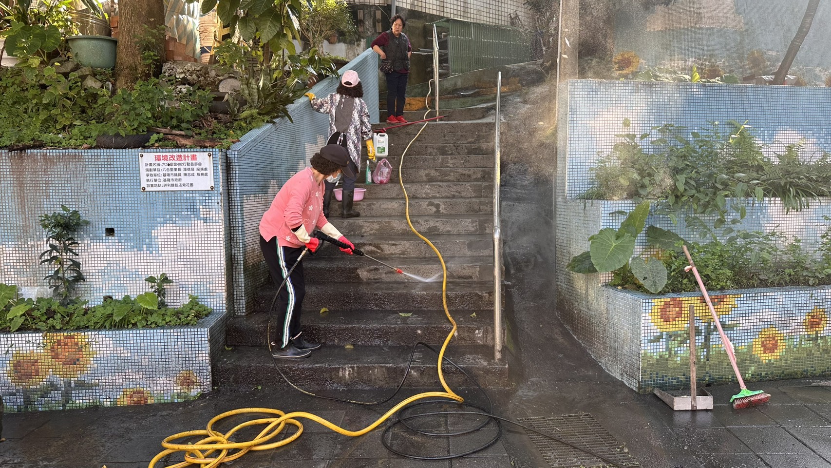 五福六合志工自發清理社區環境暖人心 2 S 9797716