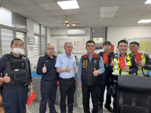 花警局長范織坤除夕送暖慰勤 親赴金三角關懷執勤同仁 7 %E4%B8%80 189 300x225 1